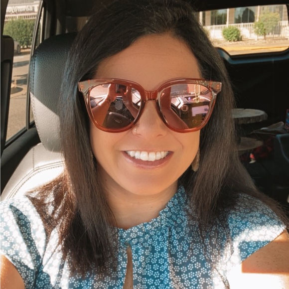 Meet your Posher, Renee - Picture 1 of 1